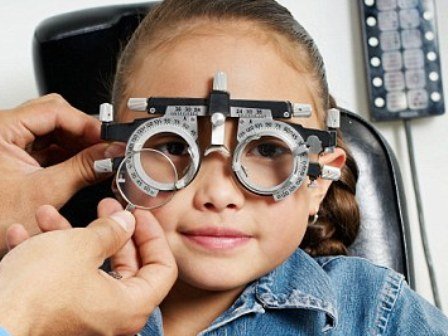 CHĂM SÓC MẮT Ở TRẺ NHỎ, TUỔI ĐI HỌC